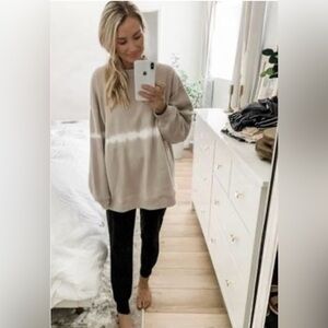 American Eagle Outfitters Beige and White Sweatshirt